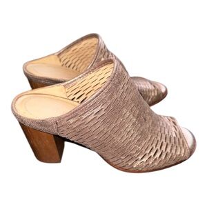 NWOT Nuture Wrenna Gold Leather Cutout Peep Toe Heeled Slides Size 6